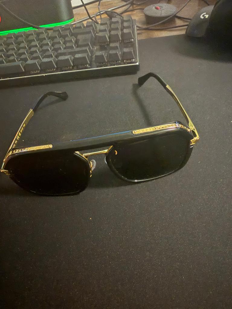 Louis Vuitton Zonnebril - Zwart met Gouden Details, Overige merken, Zonnebril, Zwart, Ophalen of Verzenden