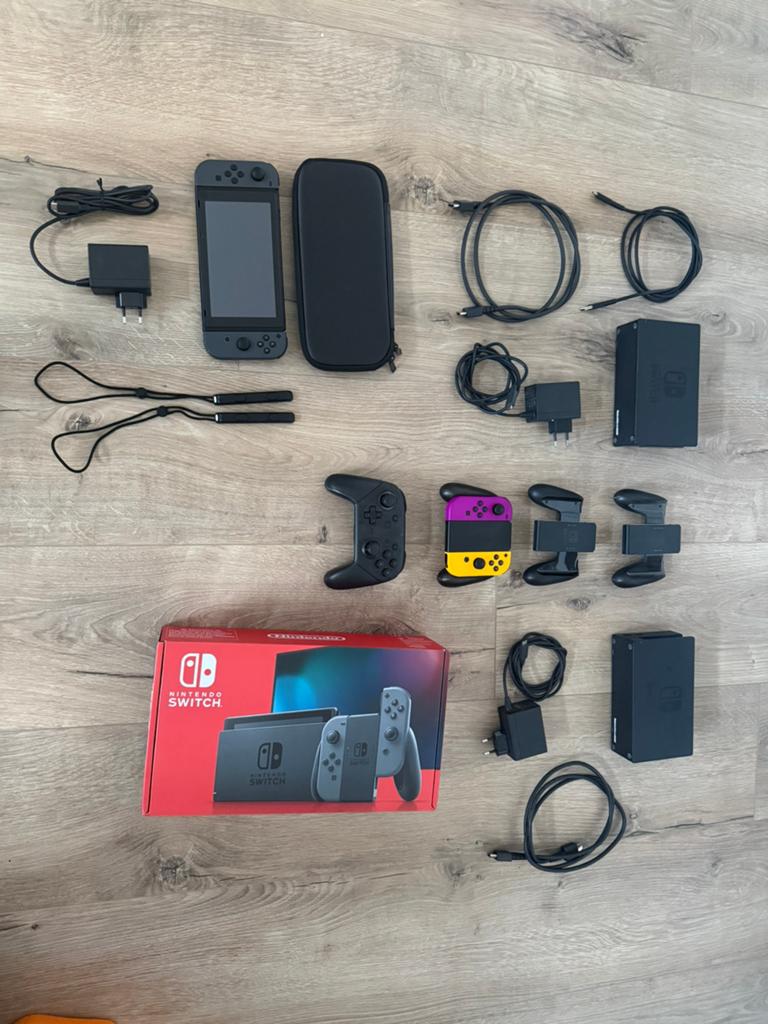 Nintendo switch met accessoires, Ophalen of Verzenden, Zo goed als nieuw, Met 2 controllers, Switch 2019 Upgrade