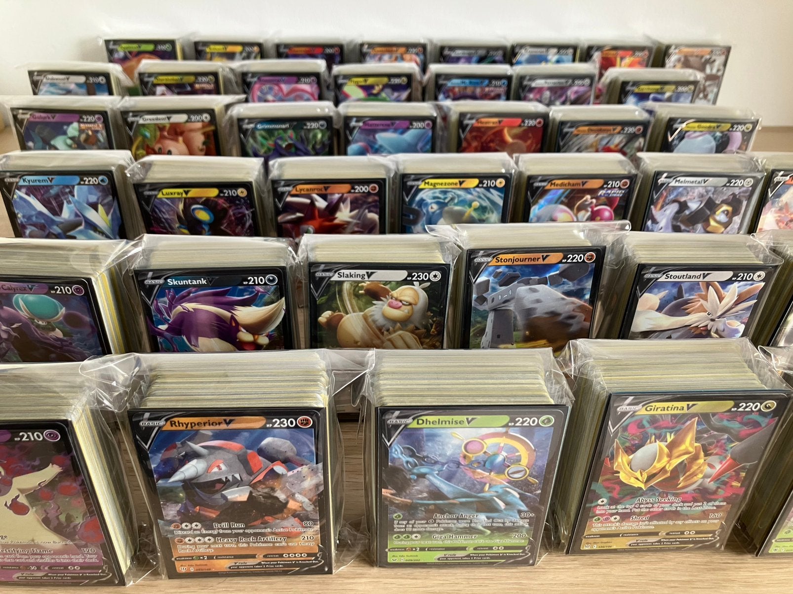 KADO TIP Diverse sets van 100 verschillende Pokemon kaarten, Hobby en Vrije tijd, Ophalen of Verzenden, Zo goed als nieuw, Meerdere kaarten