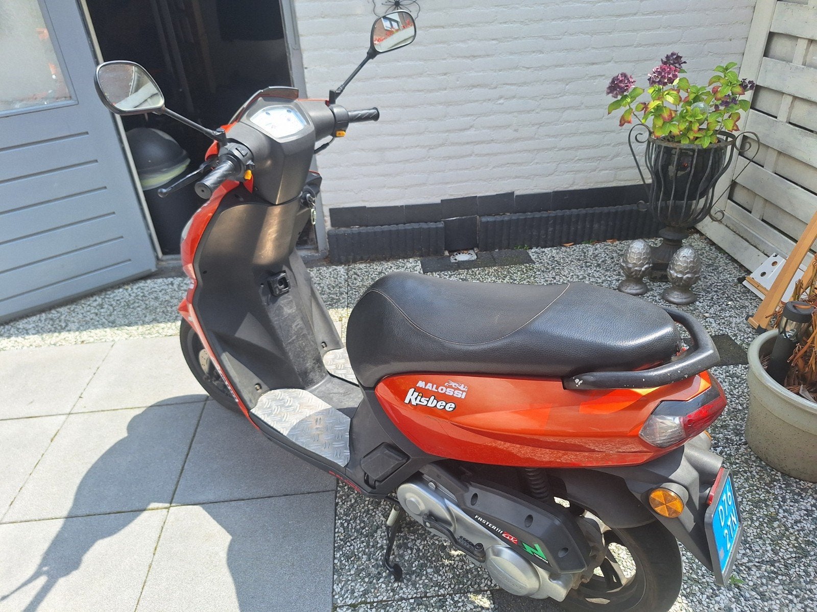 peugeot kisbee.. bj 2010  350 euro, Fietsen en Brommers, Ophalen, Gebruikt, Benzine, Peugeot