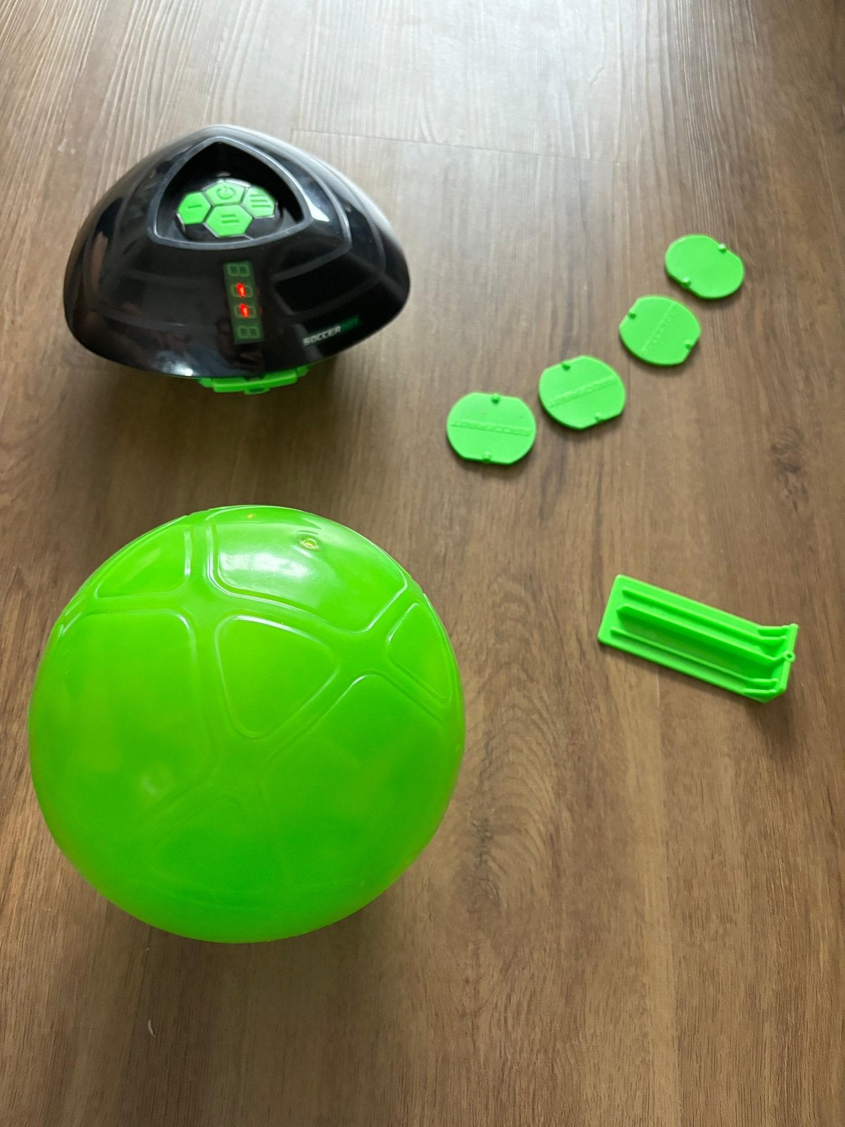 Soccerbot voetbaltrainer met bal en accessoires, Ophalen, Zo goed als nieuw