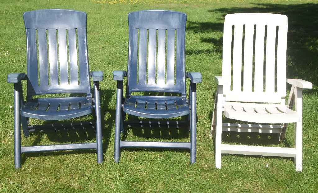 3 Tuinstoelen: 2 blauwe Flair Plaisir & 1 witte Jardin, Tuin en Terras, Tuinstoelen, Ophalen, Gebruikt, Kunststof, Verstelbaar