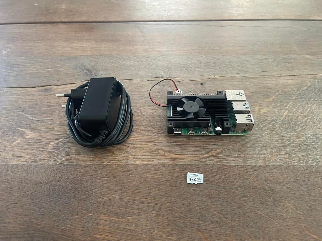 Raspberry Pi 4B 4GB + Koeling + Voeding + 64GB SD, Ophalen of Verzenden, Zo goed als nieuw
