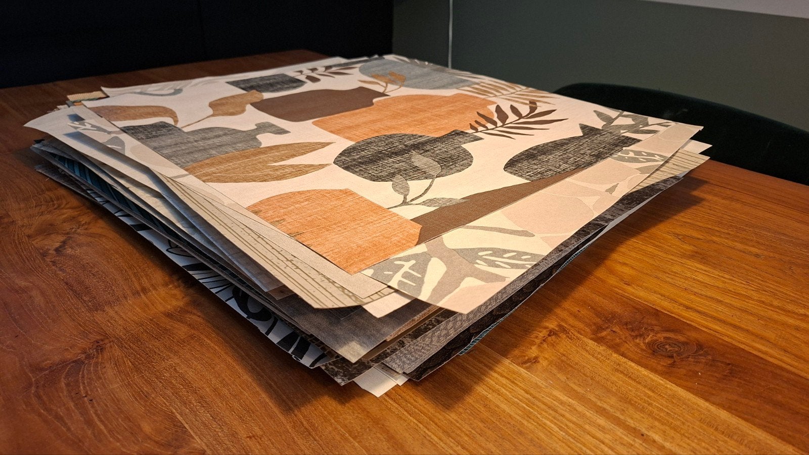 Stapel behang samples voor DIY projecten, Ophalen, Zo goed als nieuw, Knutselmateriaal
