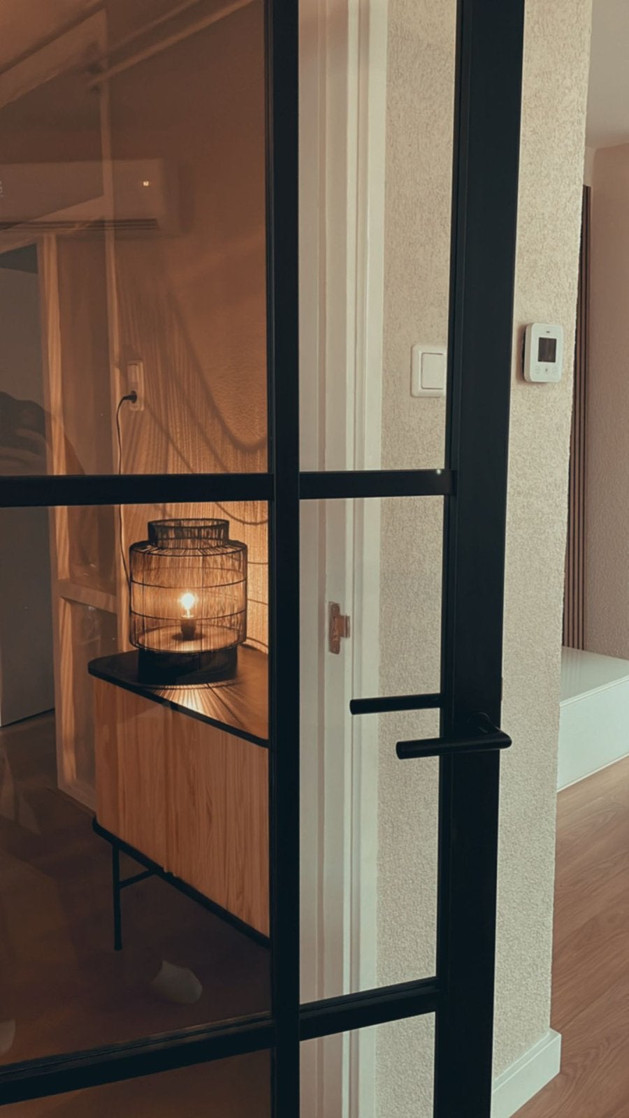 Karwei Gruaro zwarte tafel lamp, Ophalen, Zo goed als nieuw, Met schakelaar