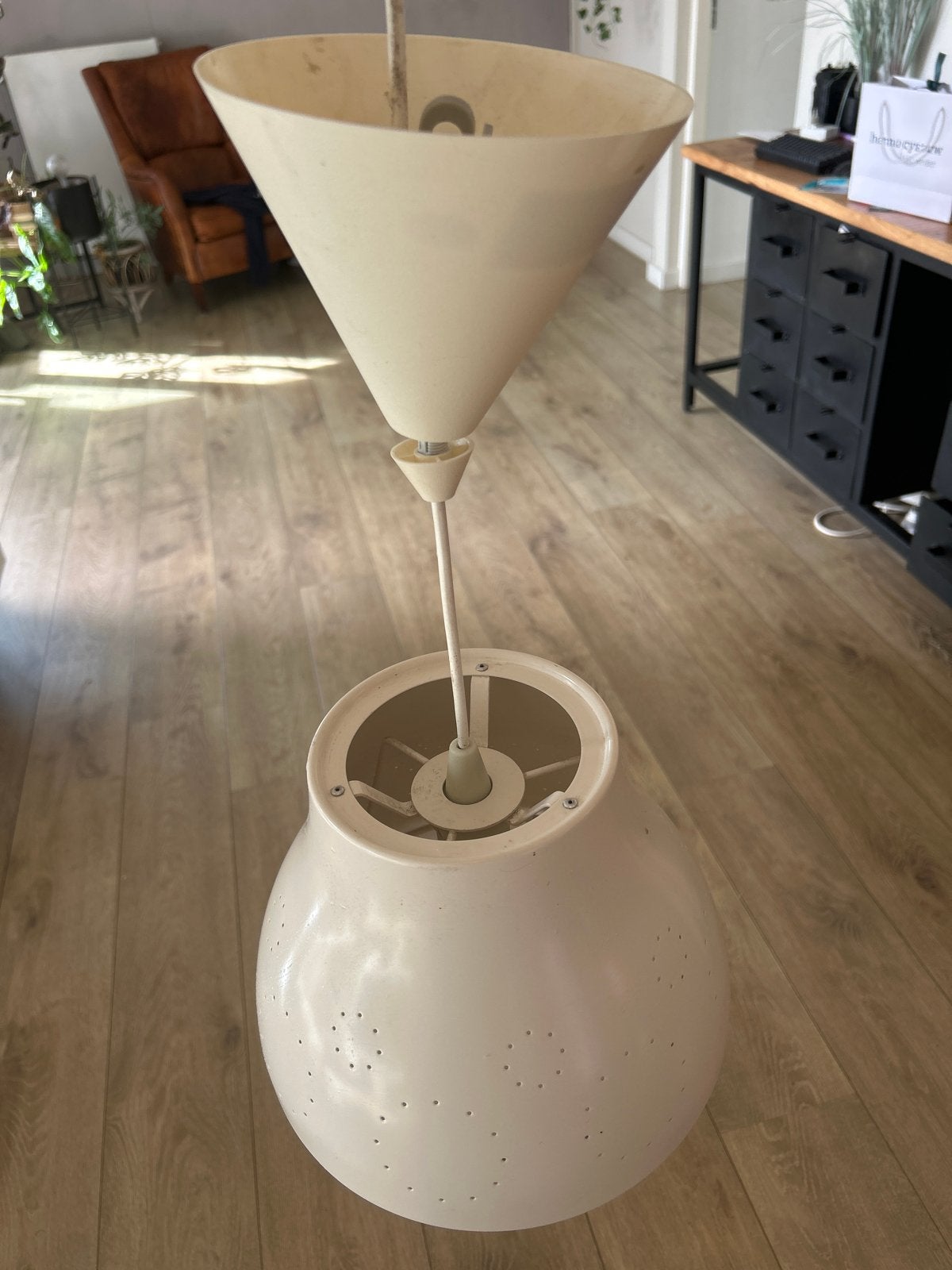 Vintage hanglamp - crèmekleurig met geperforeerd patroon, Ophalen, Gebruikt, Metaal, E27 (groot)