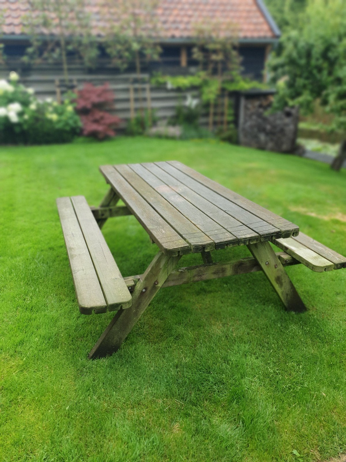 Gratis Robuuste houten picknicktafel voor tuin of terras, Ophalen, Gebruikt, Rechthoekig, Hout