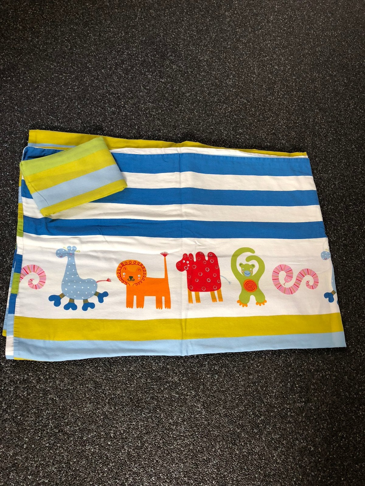 Kleur rijk dekbedovertrek, Kinderen en Baby's, Jongetje of Meisje, Ophalen of Verzenden, Zo goed als nieuw, Dekbedovertrek