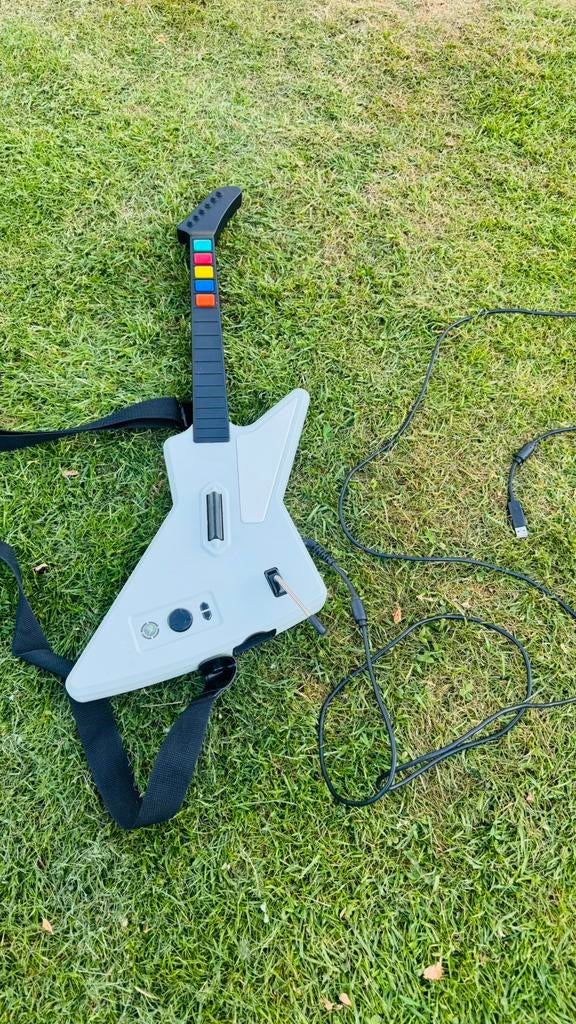 Xbox 360 Explorer Gitaar (guitar hero II), Muziek, Ophalen of Verzenden, Zo goed als nieuw, 3 spelers of meer