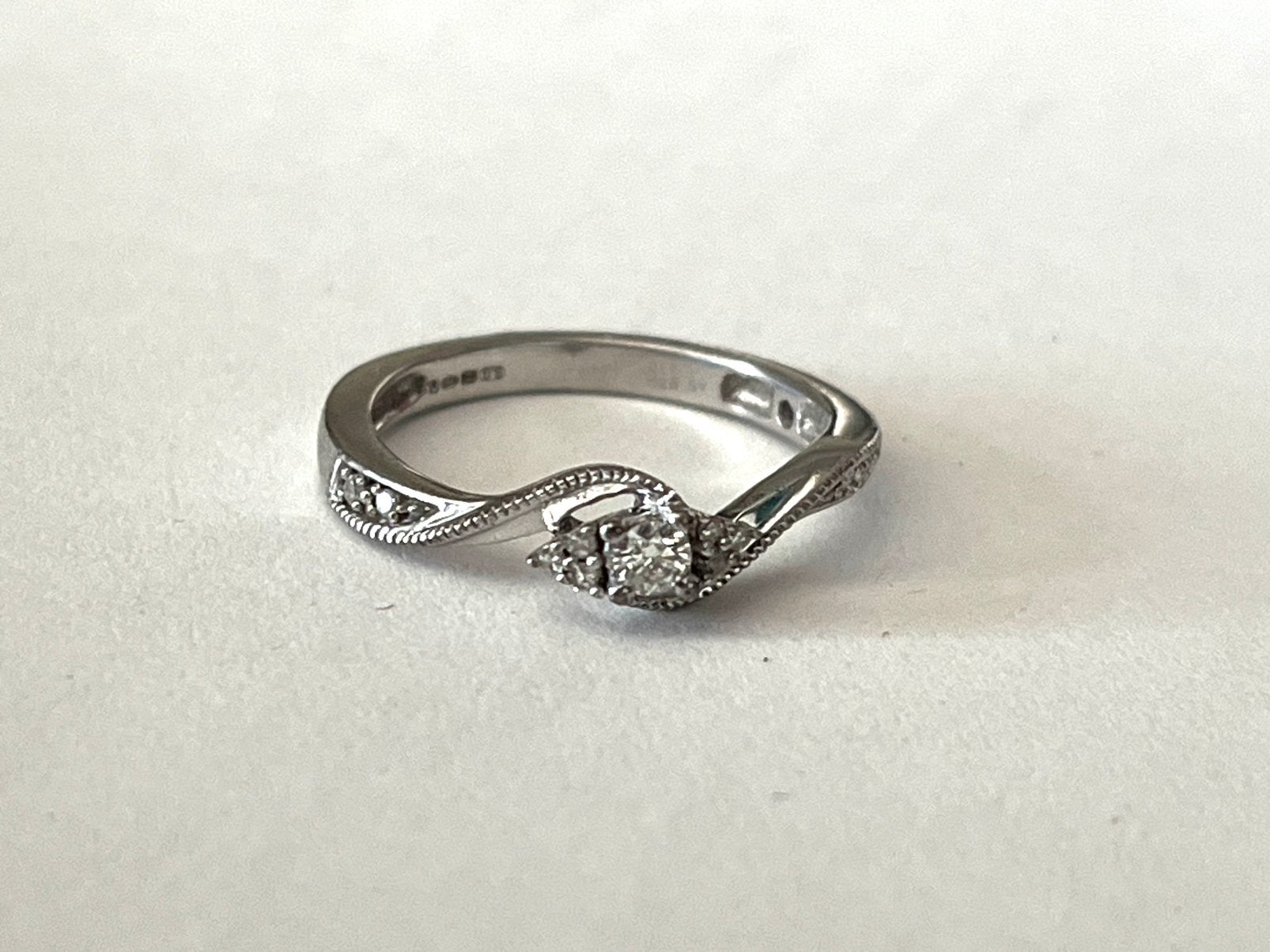 Ring zilver met 0.10 kt solitaire diamant plus, Ophalen of Verzenden, Dame, Zilver, Kleiner dan 17