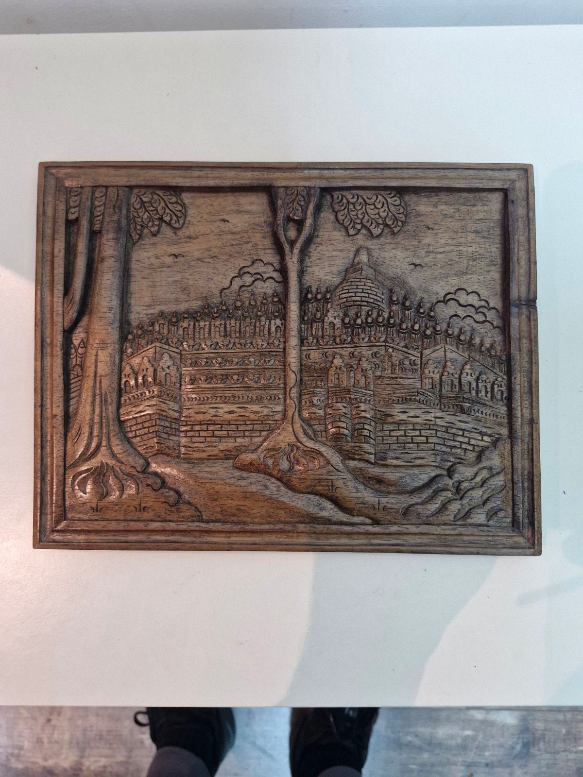Antiek houten reliëf Borobudur tempel – Handgetekend & gedat, Ophalen of Verzenden