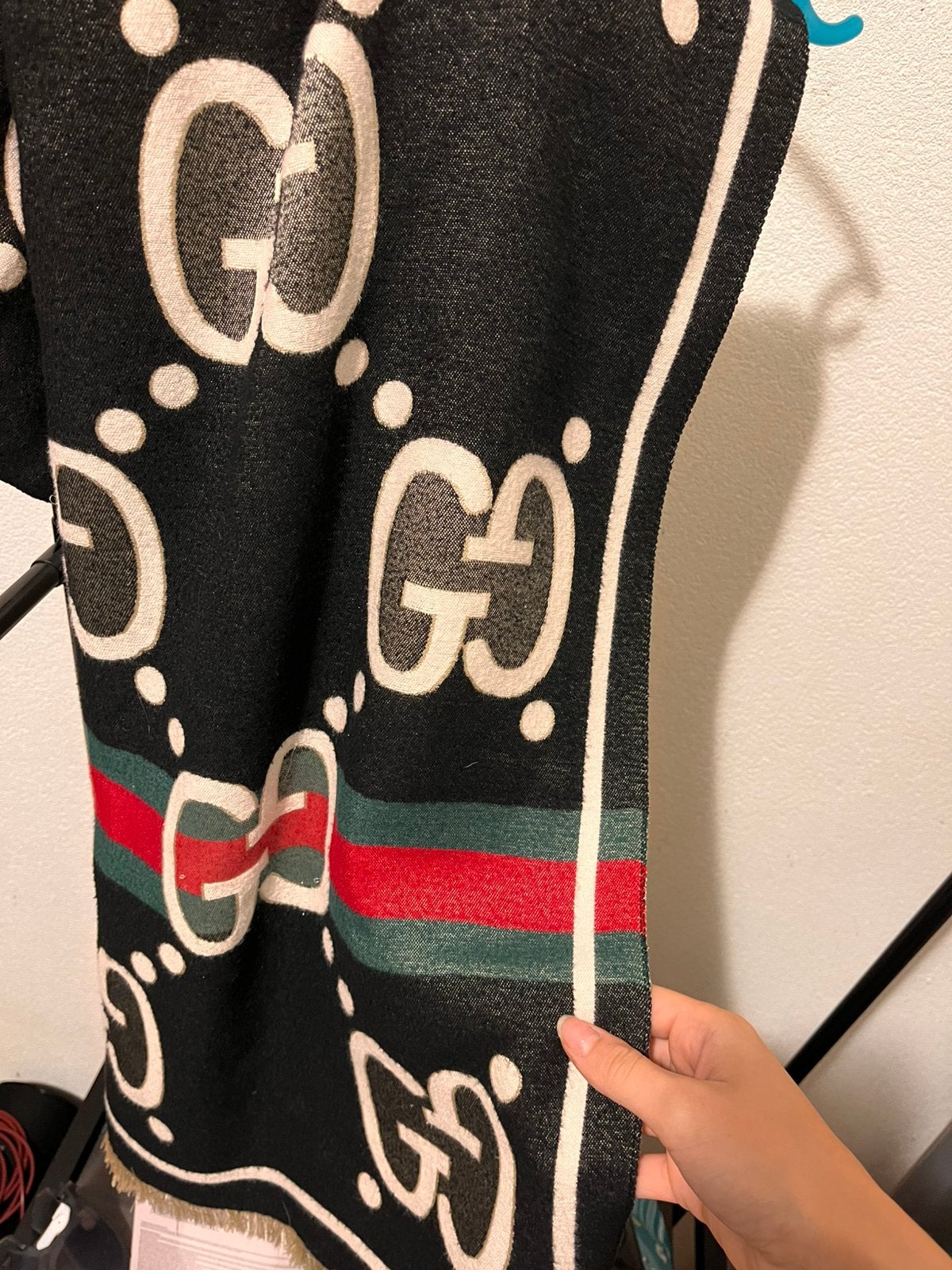 Gucci sjaal, Ophalen of Verzenden, Zo goed als nieuw, Maat 46/48 (XL) of groter, Sjaal