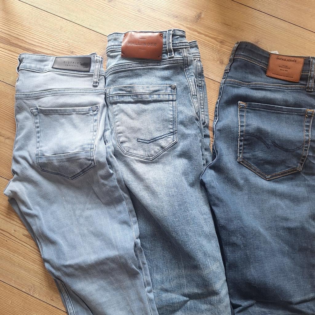3 spijkerbroeken: District, Hallinger, Jack & Jones, Blauw, W33 - W34 (confectie 48/50), Gedragen, Diverse