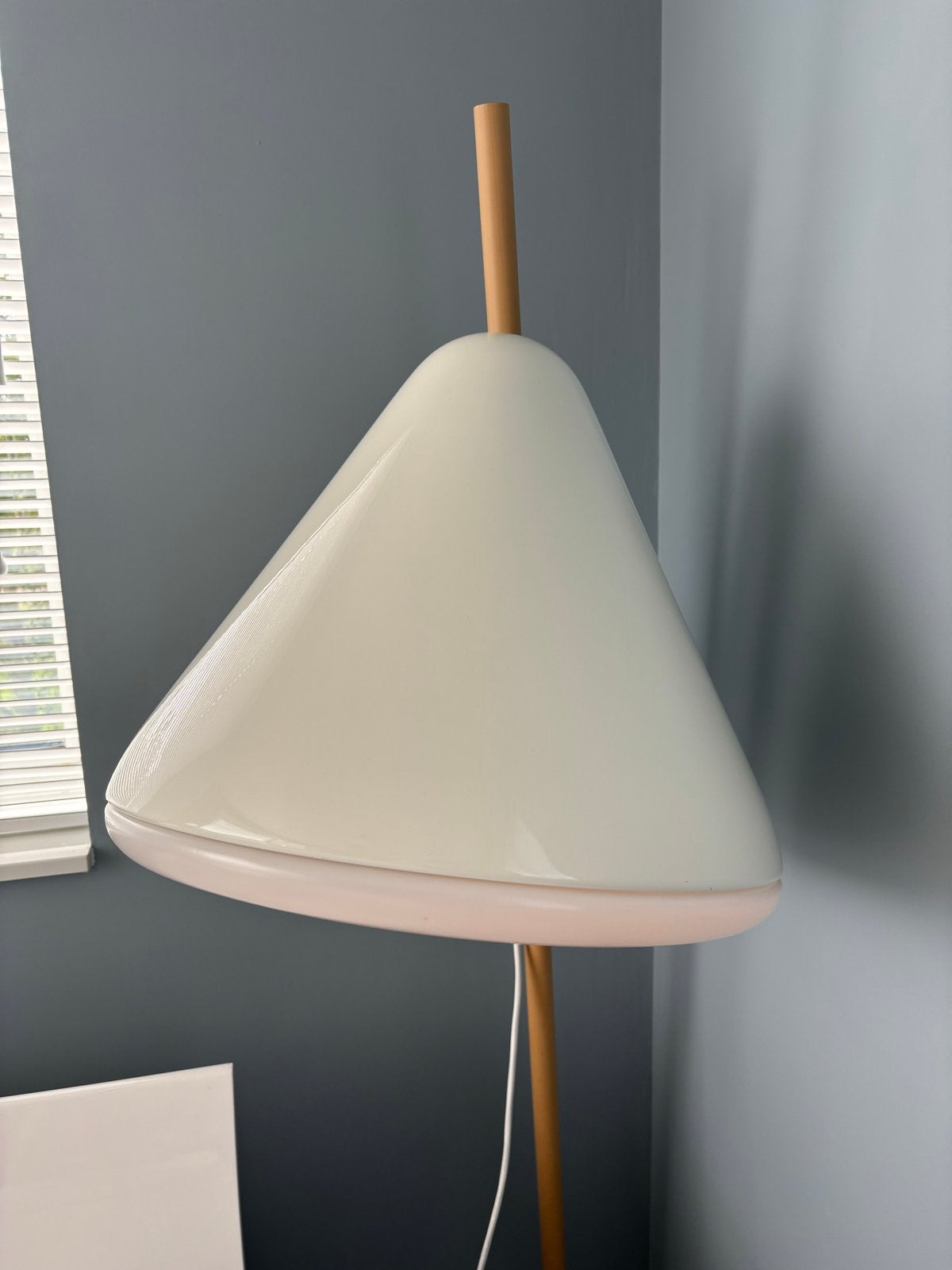 Normann Copenhagen Hello Vloerlamp - Beukenhout & Wit Staal, Ophalen of Verzenden, Gebruikt, Hout, 150 tot 200 cm