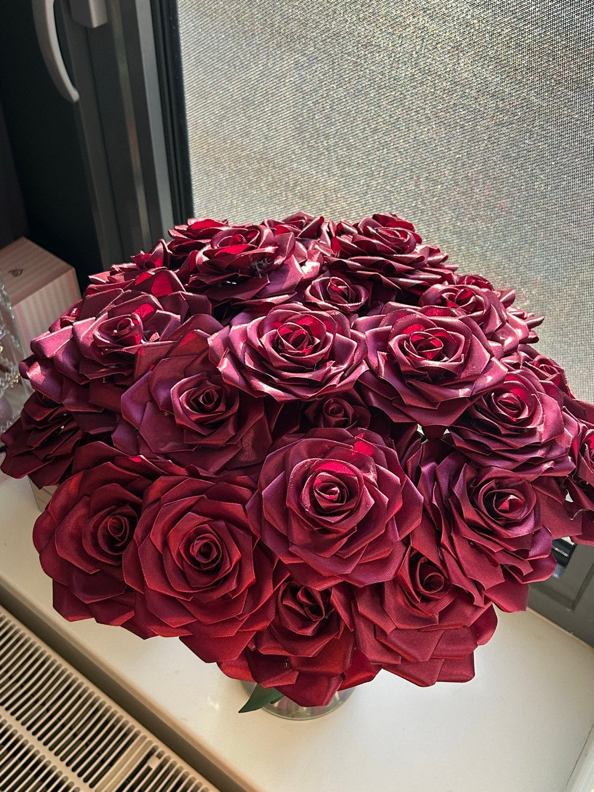 DIY Prachtig boeket bordeauxrood kunstbloemen - Zijden rozen, Huis en Inrichting, Ophalen, Binnen, Zijde, Zo goed als nieuw