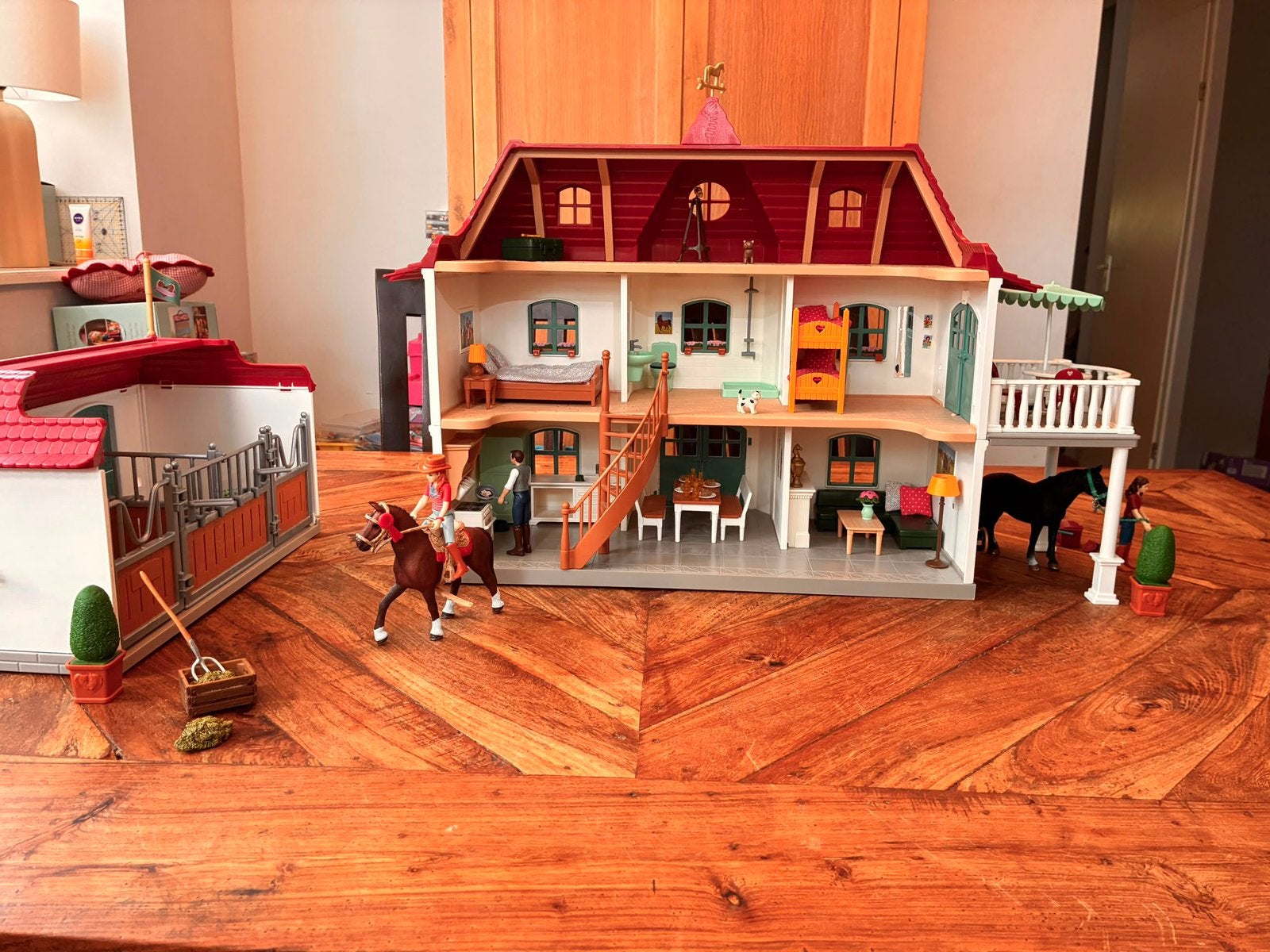 Schleich horse club huis en stallen 42551, Ophalen of Verzenden, Zo goed als nieuw, Poppenhuis