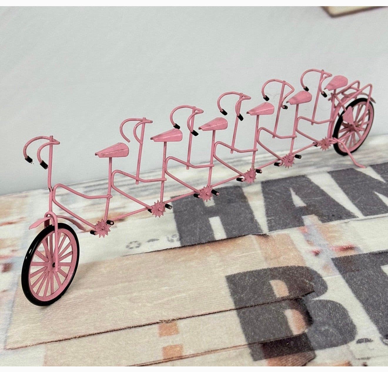 Zeldzaam Antiek 1960 Tandem roze 6-persoons Miniatuur fiets, Ophalen of Verzenden, Roze, Handgemaakt
