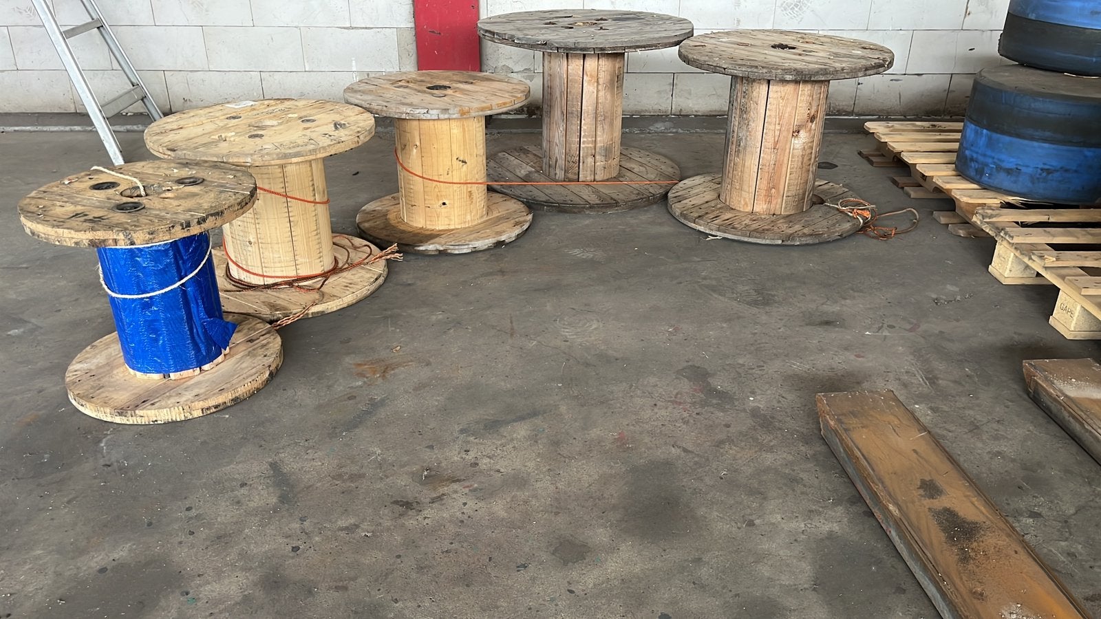 Haspel - hout - tafel, Ophalen, Zo goed als nieuw