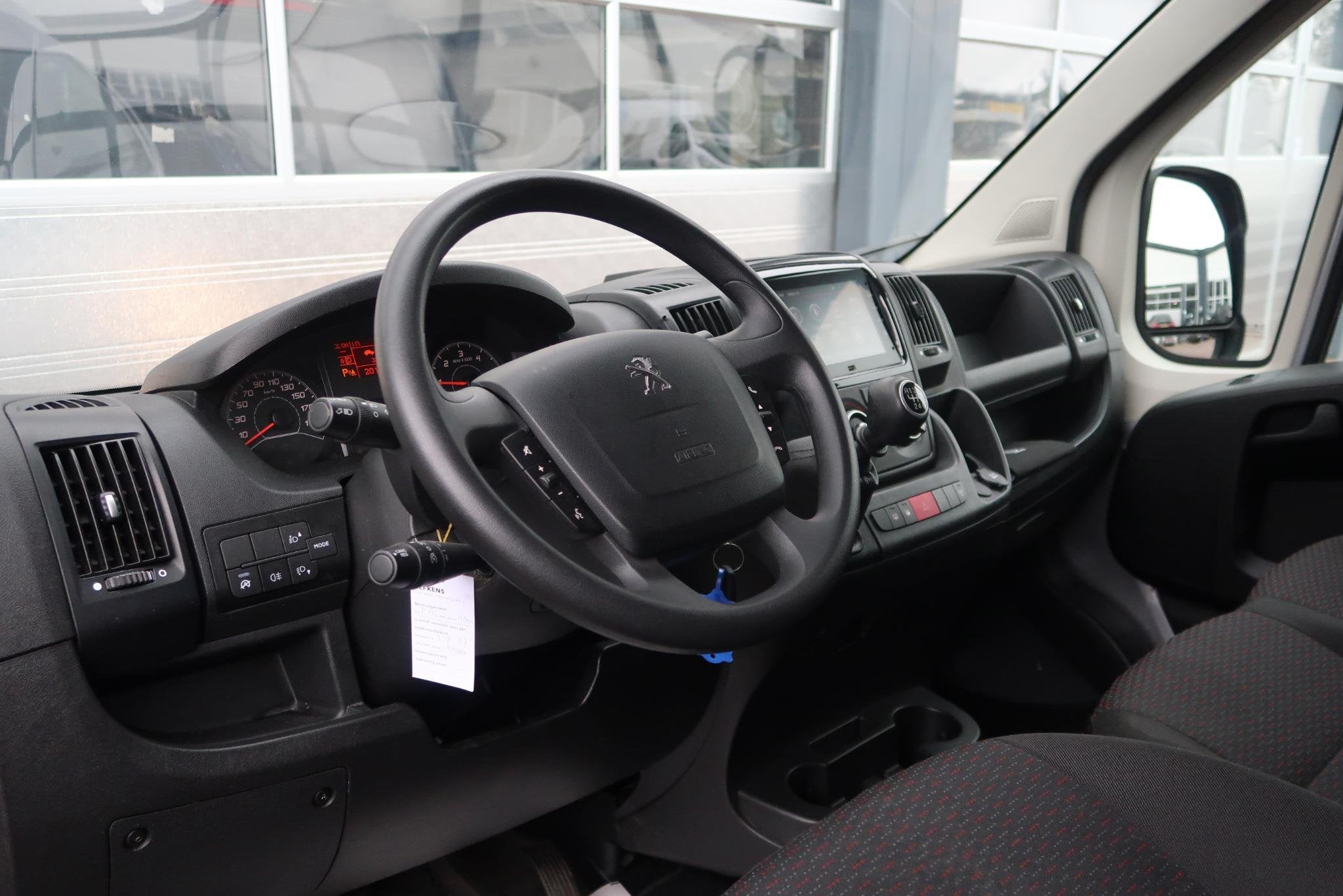 Peugeot Boxer 2.2 BlueHDi 165 L4H3 CAMERA/ CRUISE/ AIRCO/ CA, Voorwielaandrijving, Stof, Gebruikt, 4 cilinders