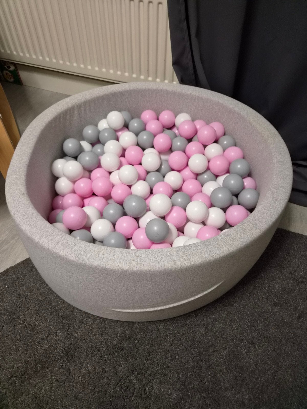 Grijze ballenbak met roze, witte en grijze ballen, Ophalen