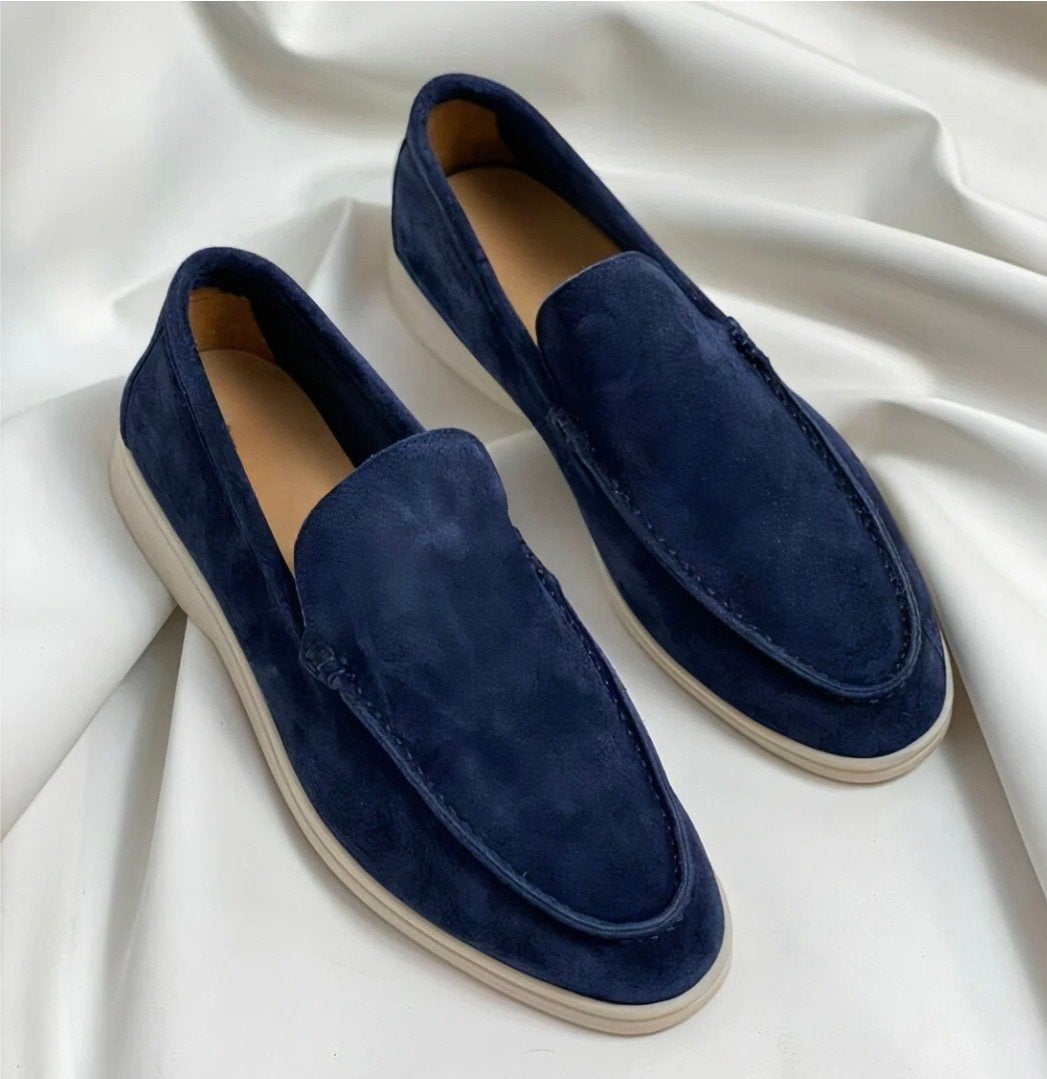 Elegante Donkerblauwe Suède Instappers - Maat 43, Loafers, Blauw, Nieuw, Ophalen of Verzenden