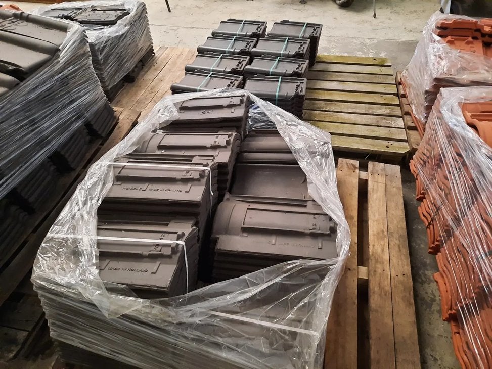 dakpannen  nieuw, Niet ingevuld, 10 tot 15 m², Steen of Klei, Zwart