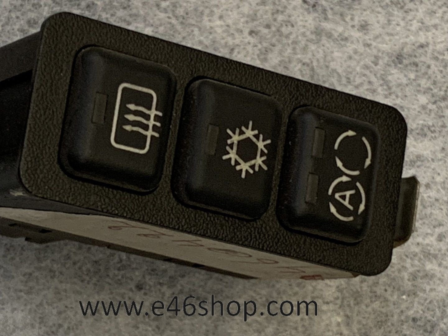 Airco achterruit verwarming knop BMW E34 OE 61311391767, -, -, Nieuw, Ophalen of Verzenden