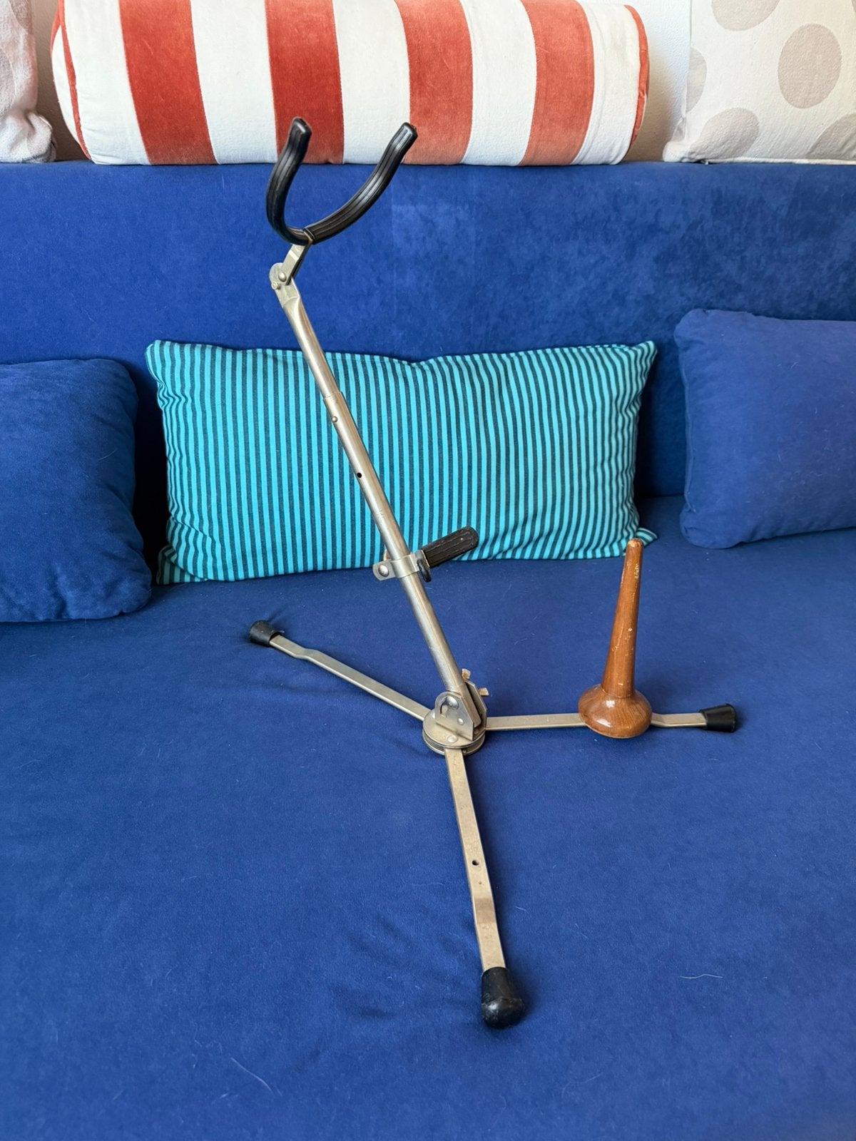 Retro muzuekstandaard voor sax en klarinet, Ophalen of Verzenden, Gebruikt, Instrumentstandaard, Saxofoon