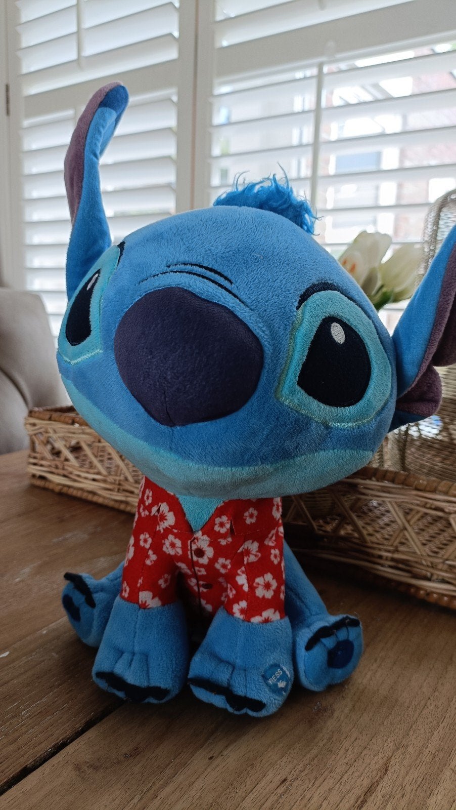 Grote Lillo knuffel Disney Stitch met Hawaï shorts, Kinderen en Baby's, Speelgoed | Knuffels en Pluche, Disney, Disney, Overige typen