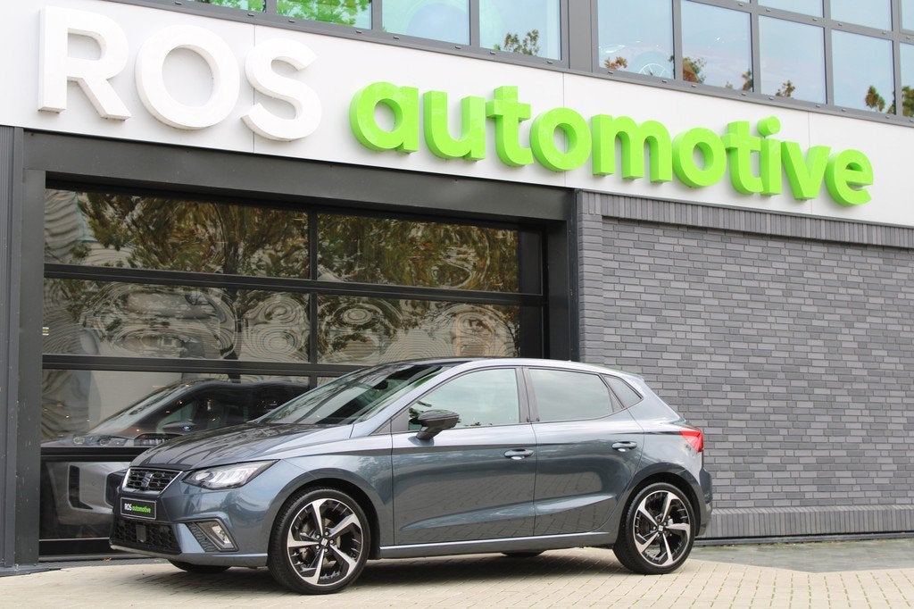 SEAT Ibiza 1.0 EcoTSI FR | STOELVERW | ACC | CAMERA | CARPLA, Voorwielaandrijving, Stof, Gebruikt, Zwart