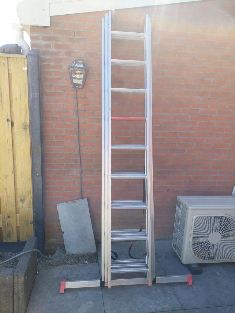 Altrex ladder met 3 x 9 treden., Ophalen of Verzenden, Zo goed als nieuw, 4 meter of meer