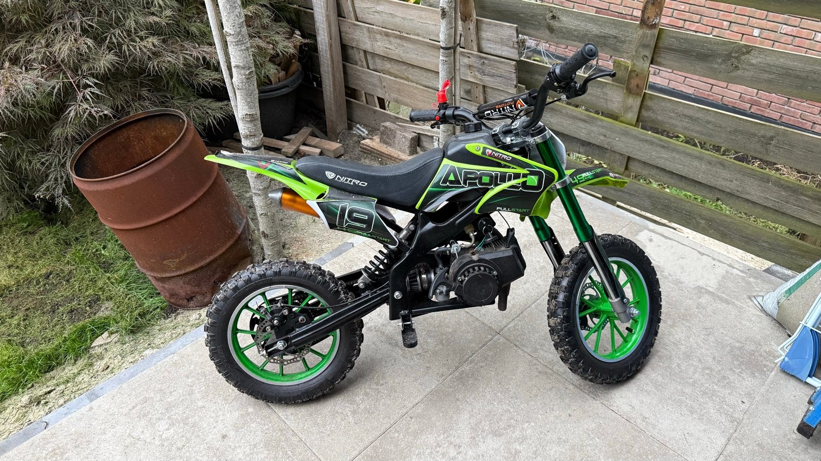 Apollo Nitro Pitbike - Zo goed als nieuw, Fietsen en Brommers, Ophalen, 49 cc, Schijfrem, Pitbike