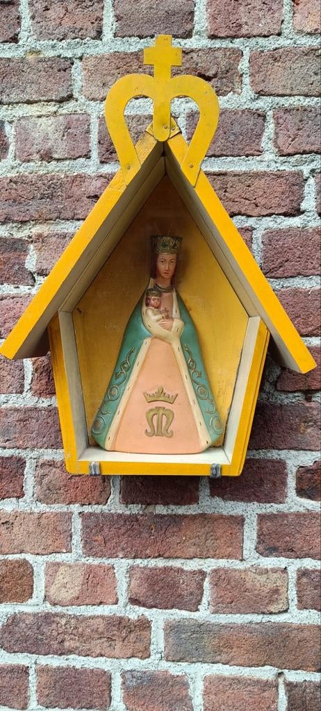 Mooie Maria kapel voor buiten in gele tinten uit België, Antiek en Kunst, Ophalen of Verzenden
