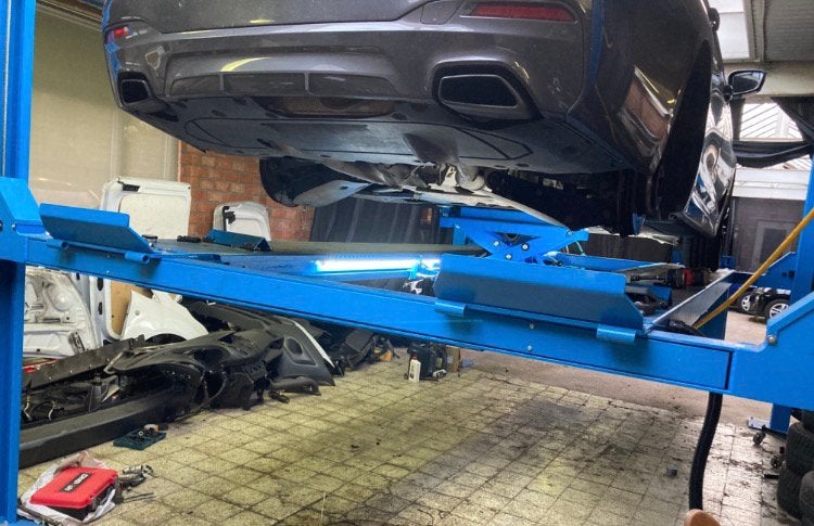 uw auto monteur onderhoud Apk banden monteren garage