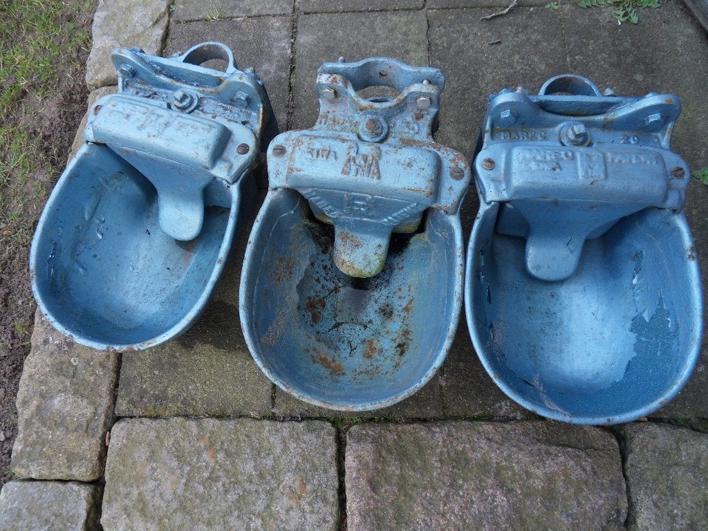 3 gietijzeren koeien drinkbakken, Tuin en Terras, Ophalen, Gebruikt, Minder dan 30 cm, Rond