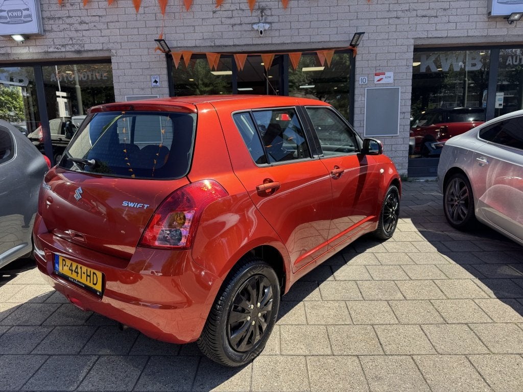 Suzuki Swift 1.3 5Drs Airco Nw koppeling Versnellingsbak Rev, Auto's, 400 kg, Swift, Bedrijf, Handgeschakeld