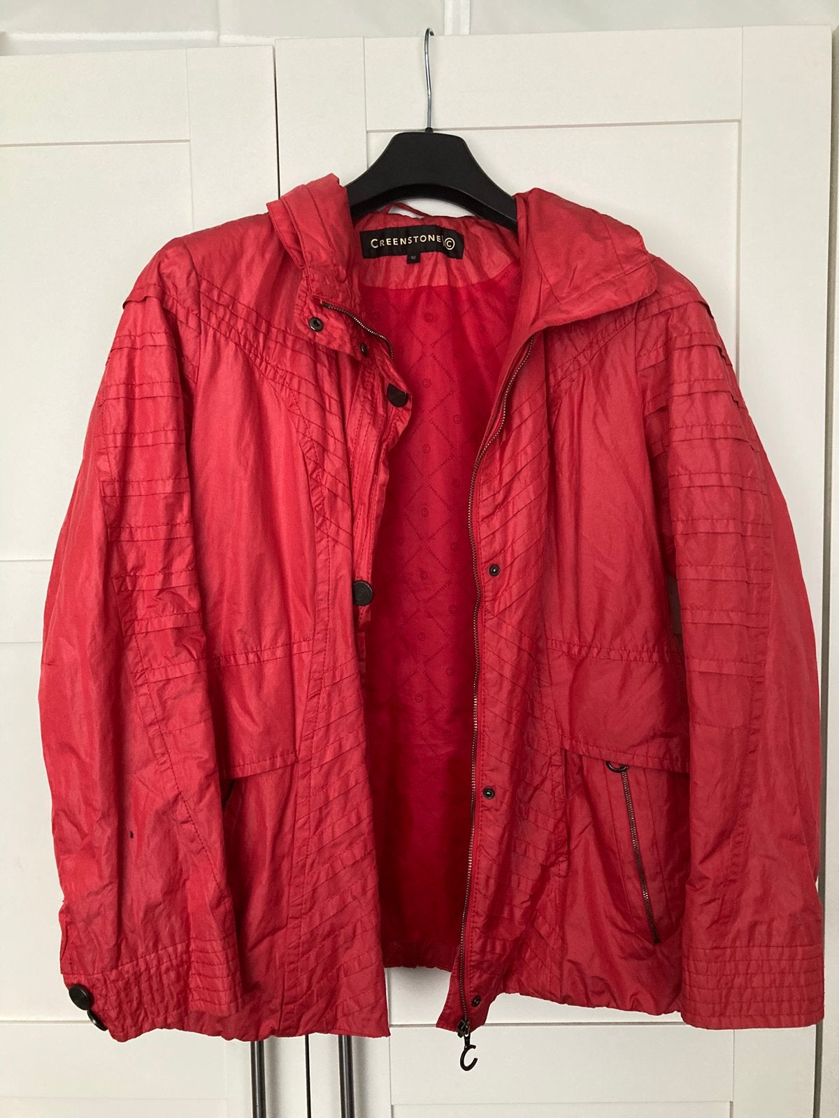 Mooie Creenstone jas. Waterdicht! Rood, maat 46., Kleding | Dames, Ophalen of Verzenden, Gedragen, Maat 46/48 (XL) of groter, Rood