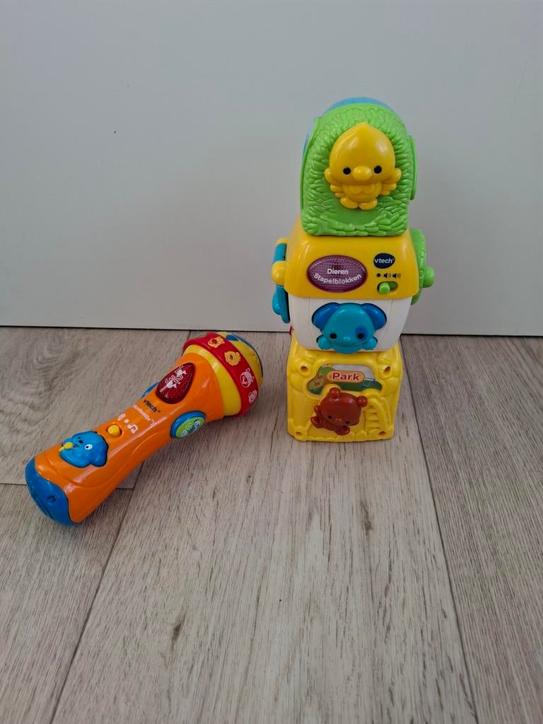 VTech Speelgoed: Stapelbakken en Microfoon met Geluid, Kinderen en Baby's, Speelgoed | Vtech, Ophalen of Verzenden, Zo goed als nieuw