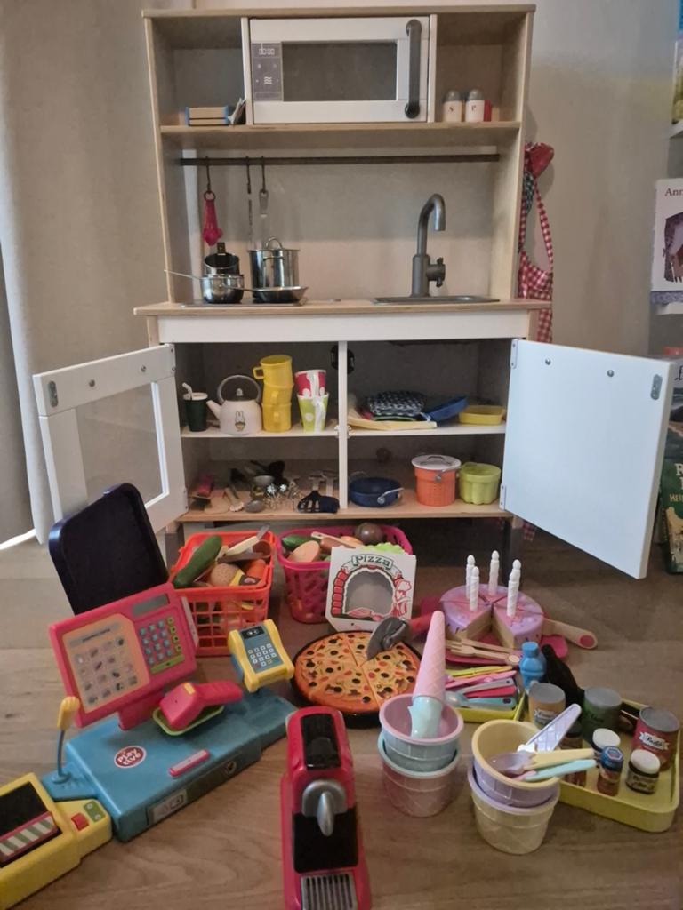 Ikea keuken met veel toebehoren kassa, nespresso, pannen, Ophalen, Zo goed als nieuw, Hout, Speelkeuken-accessoire