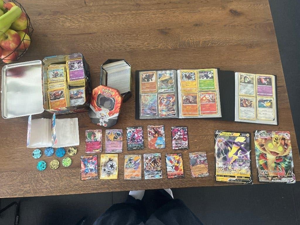 Pokemon kaarten set met boxen en mappen, Ophalen of Verzenden, Zo goed als nieuw, Meerdere kaarten