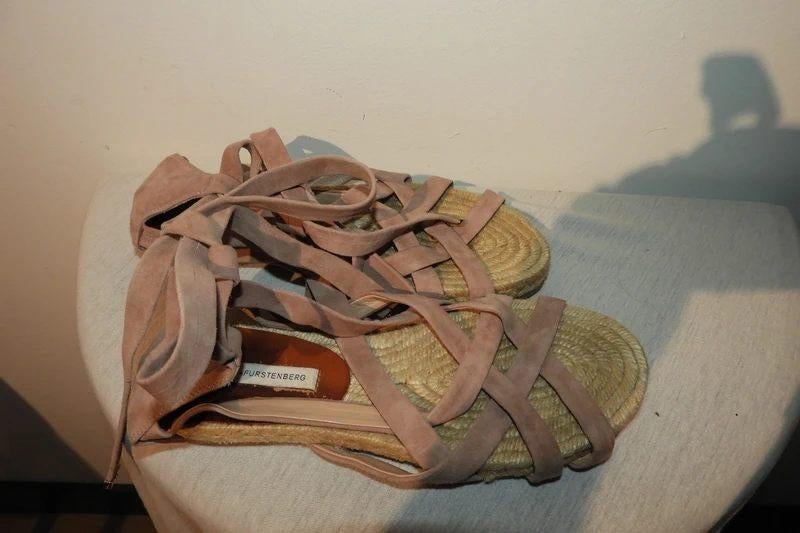 Diane von Furstenberg sandalen bandjes en strik enkel 38, Kleding | Dames, Schoenen, Bruin, Verzenden, Sandalen of Muiltjes, Zo goed als nieuw