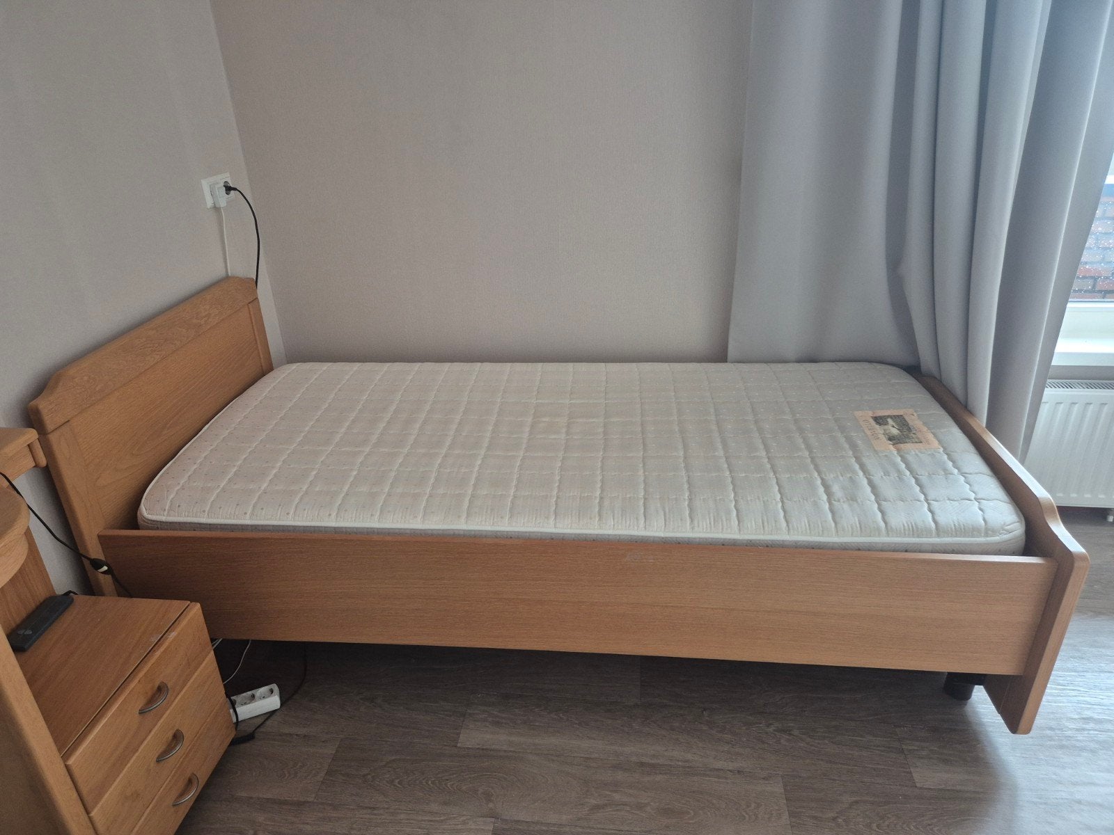 Eén persoonsbed electrisch verstelbaar met Auping spiraal, Huis en Inrichting, Slaapkamer | Bedden, 90 cm, Eenpersoons, Ophalen of Verzenden