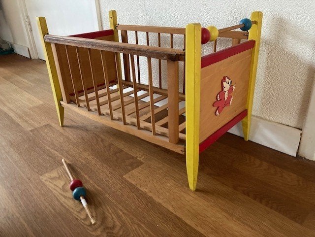 Houten poppenbed met lakens en dekens, Ophalen of Verzenden, Gebruikt, Overige typen
