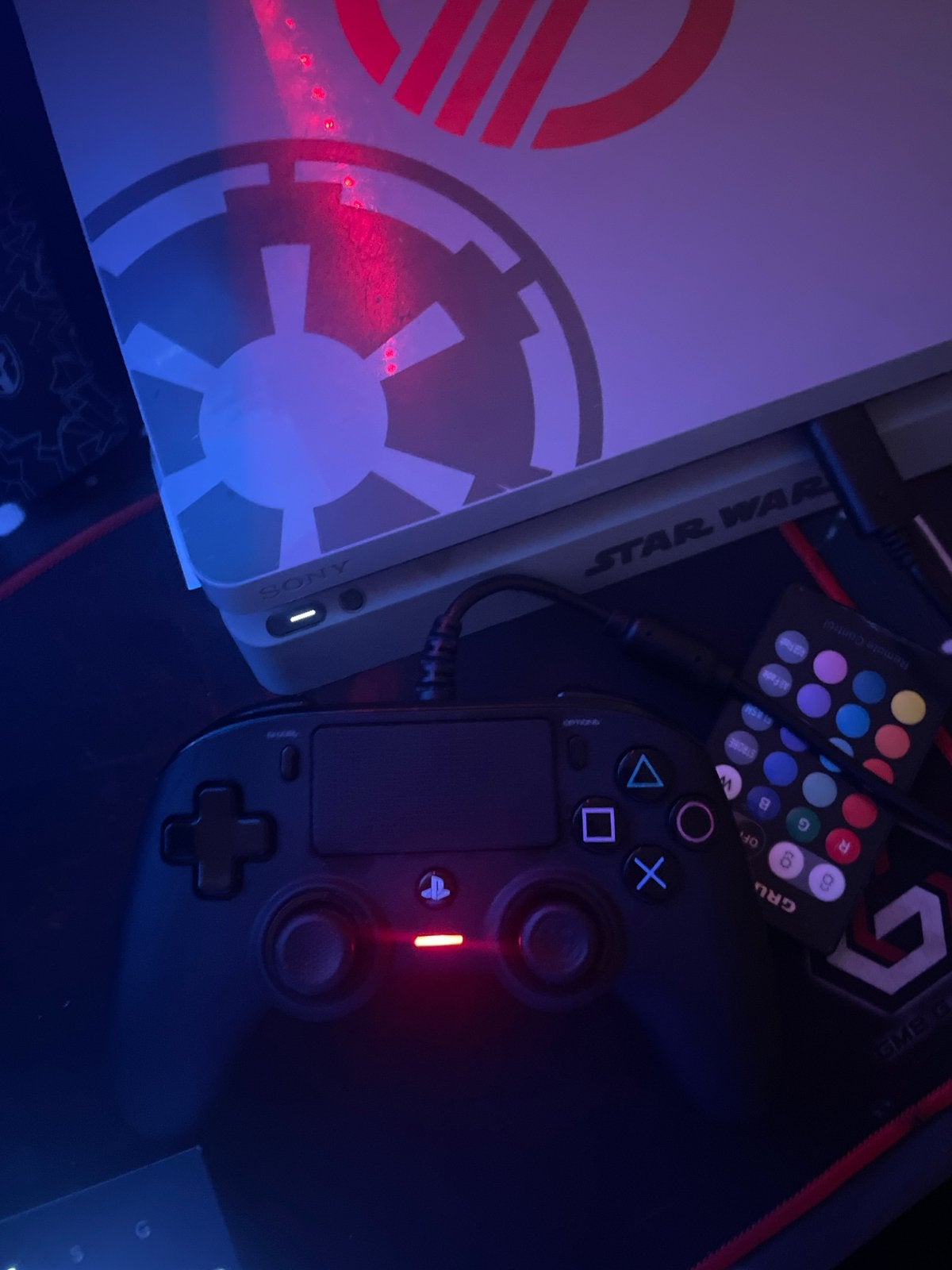 Nacon Compact Controller PS4 - Star Wars Edition, Gebruikt, Overige genres, 1 speler, Eén computer