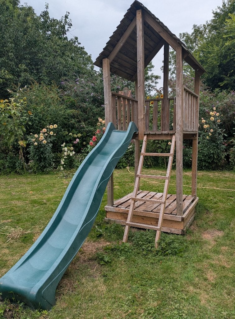 Houten speelhuis met glijbaan en zandbak, Kinderen en Baby's, Speelgoed | Buiten | Speelhuisjes, Ophalen, Gebruikt, Hout