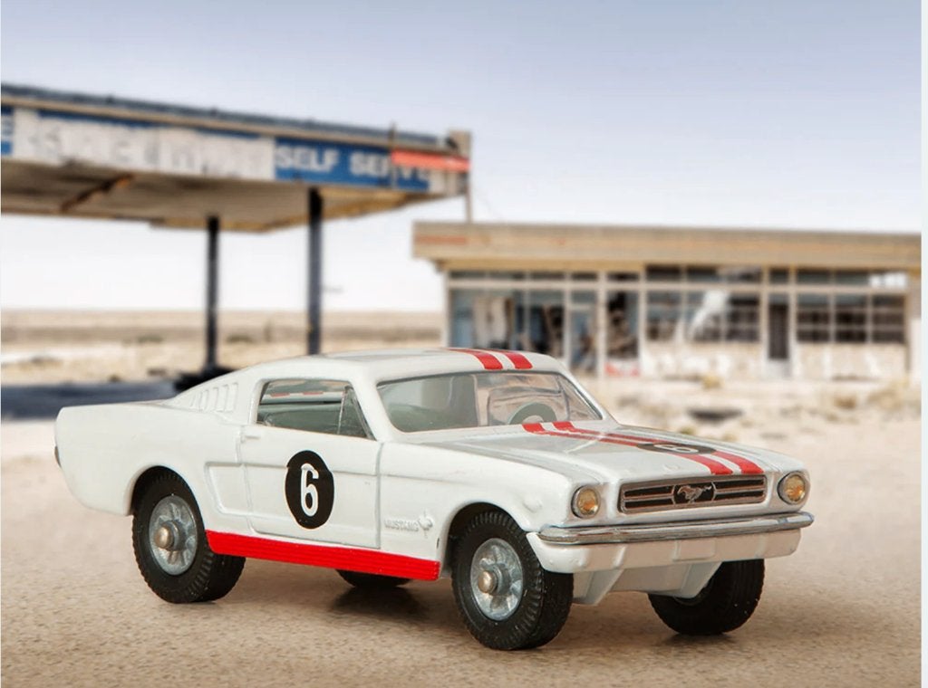 Ford Mustang Fastback 2 + 2 Competition Corgi NEW 1/46 R 325, Verzenden, Nieuw, Auto, Corgi