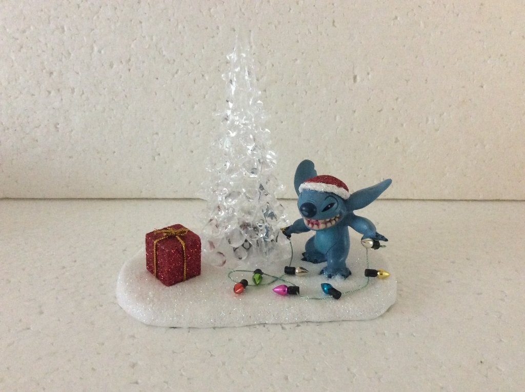 beeldje led kerstboom met Disney figuur van Stitch, Ophalen of Verzenden, Overige figuren, Zo goed als nieuw, Beeldje of Figuurtje