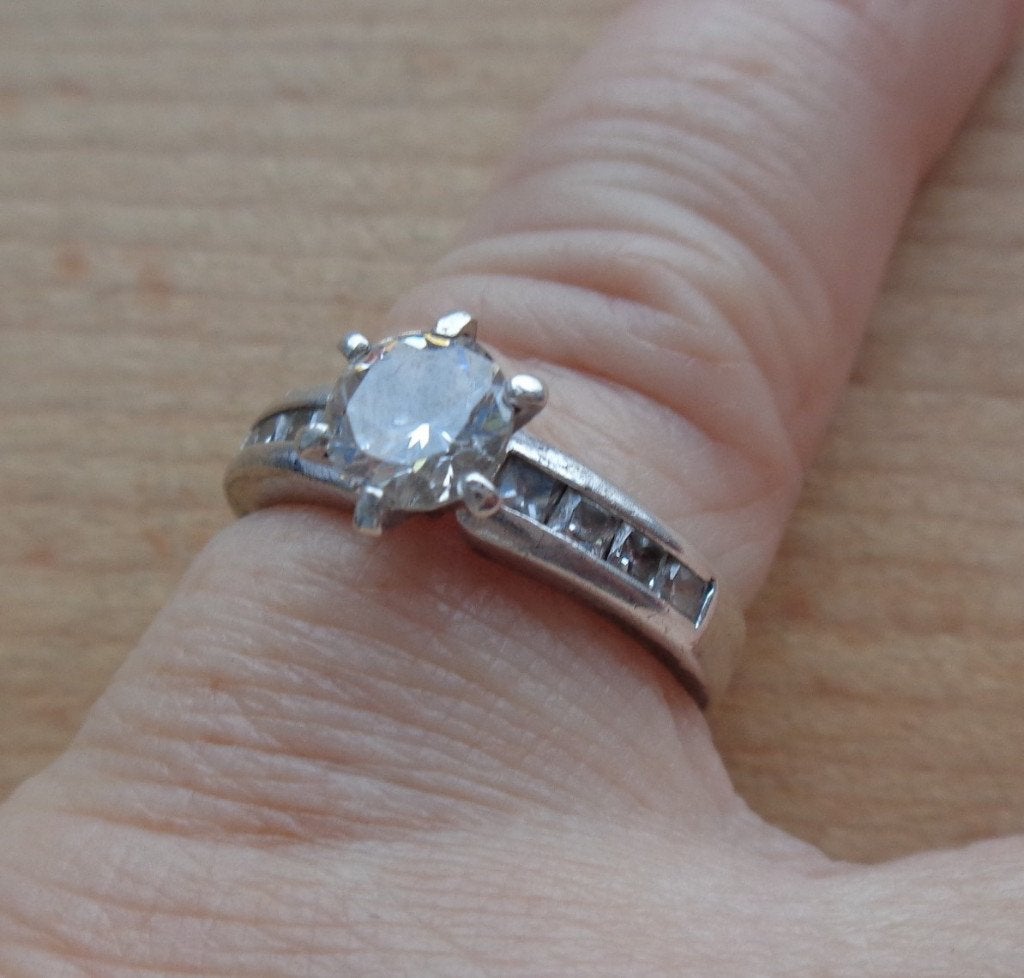 zilveren ring met steentjes [190], Verzenden, Zo goed als nieuw, 17 tot 18, Dame