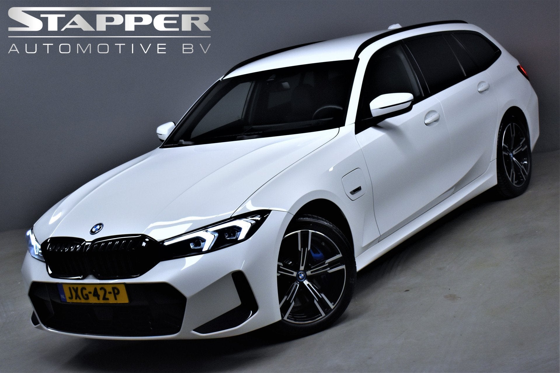 BMW 3 Serie Touring 330e 292pk LCI M-Sport Eig Dealer OH Vir, Auto's, BMW, Automaat, 1998 cc, Gebruikt, 4 cilinders