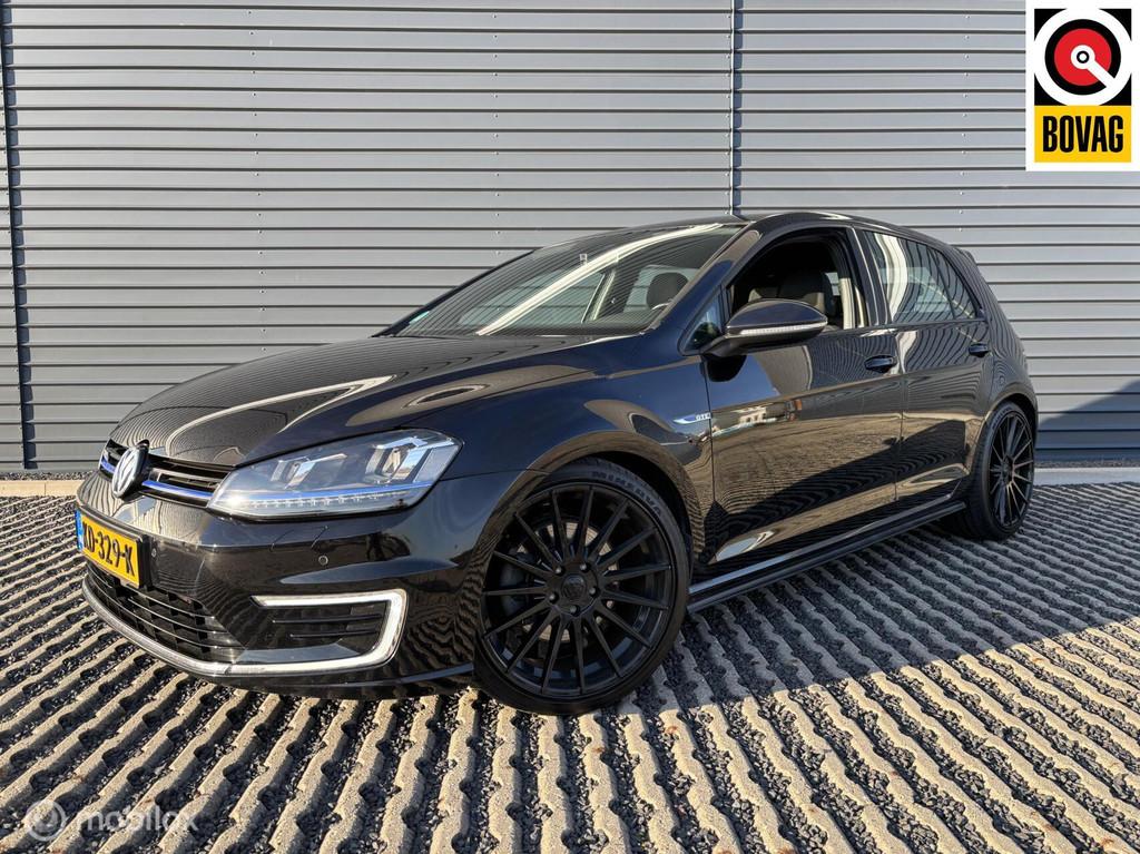 Volkswagen Golf 1.4 GTE | Trekhaak | GTi uitlaat | NAP |19", Gebruikt, Euro 6, 4 cilinders, Zwart
